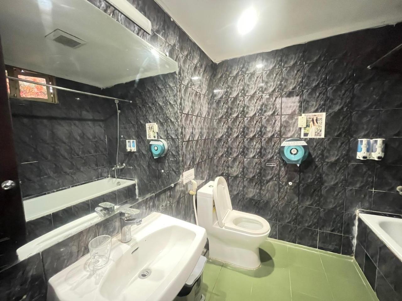 Il Divo Hostel & Spa Hanoï Extérieur photo